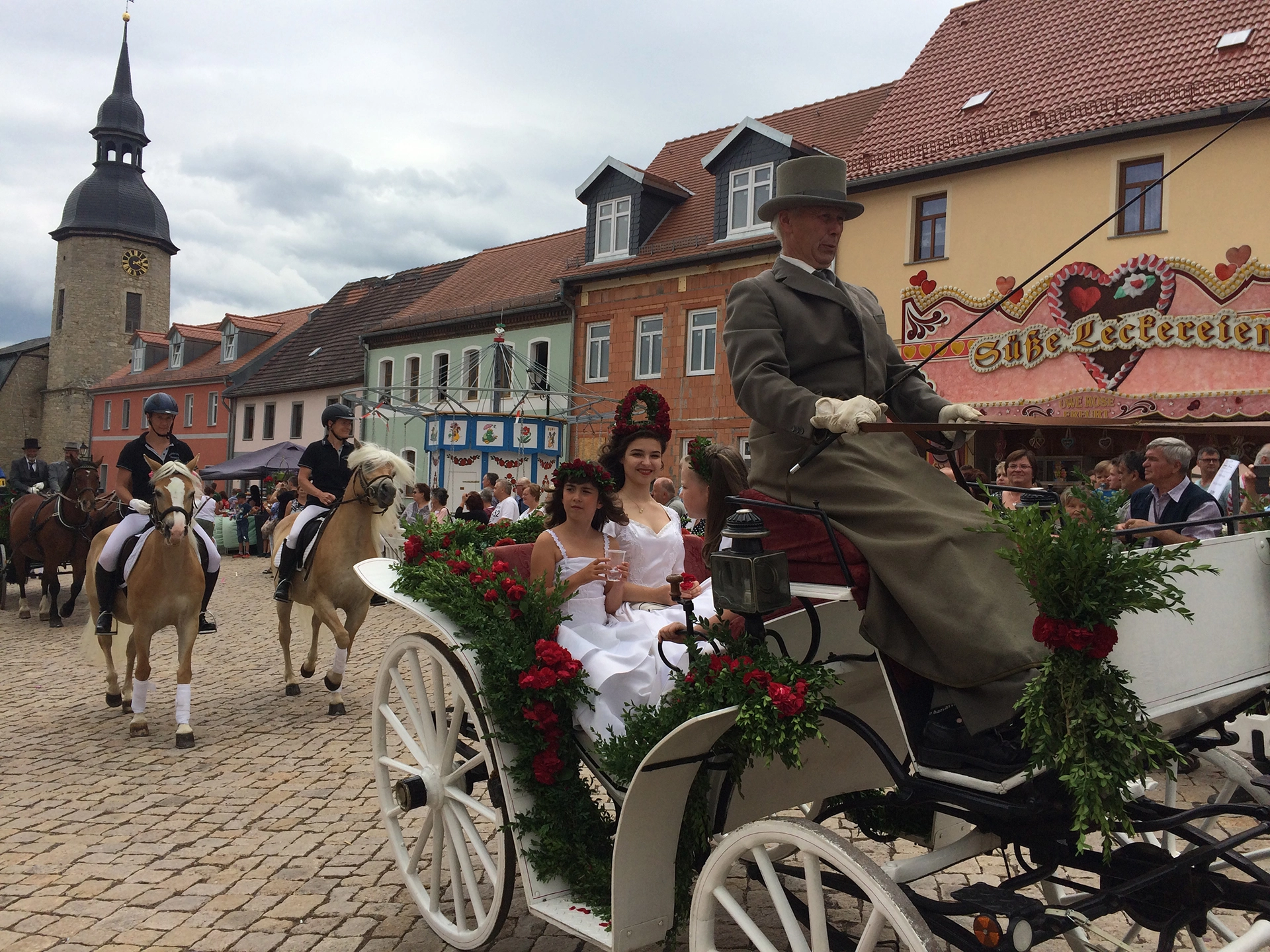 Umzug beim Rosenfest in Dornburg Umzug beim Rosenfest in Dornburg