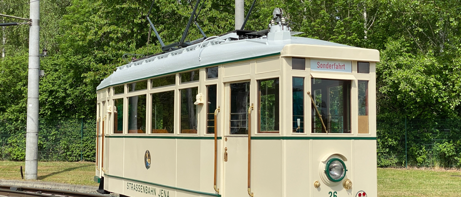 Der historische Triebwagen 26 auf dem Betriebshof Burgau.